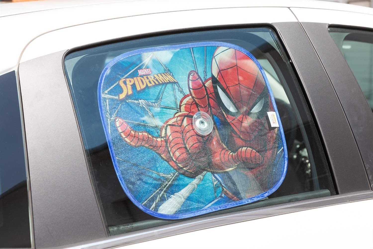 Car sun visor with suction cup 44x35cm Spiderman 2pcs Colzani