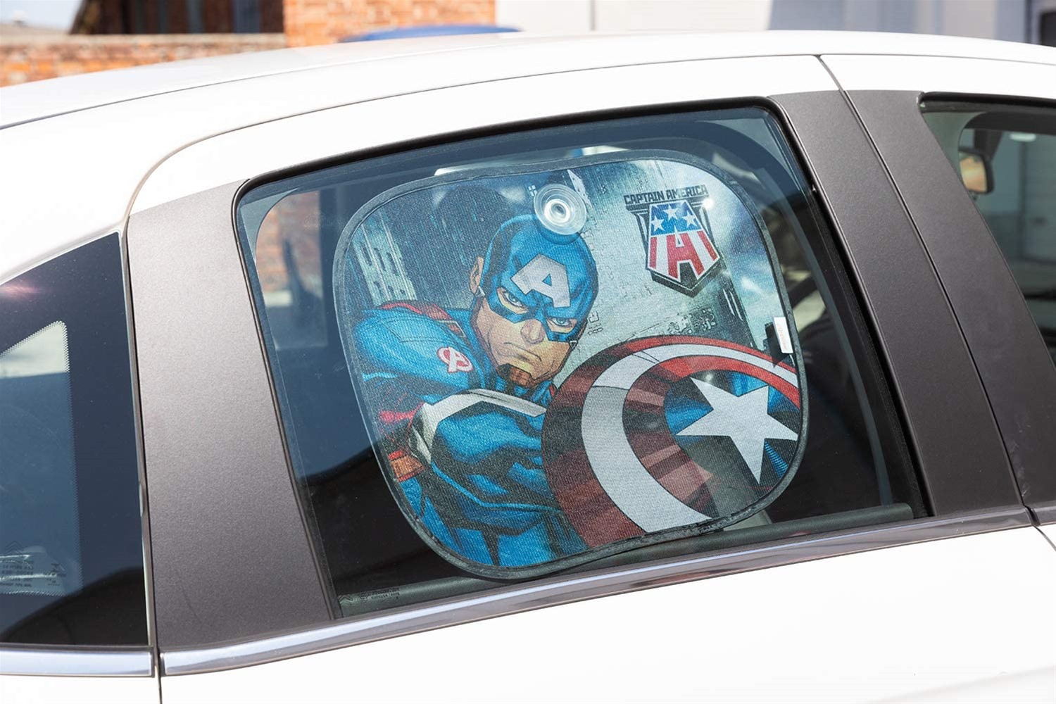 Car sun visor with suction cup 44x35cm Captain America 2pcs Colzani